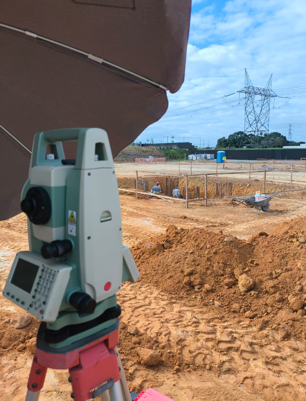Locação topográfica de fundações em obra de construção civil